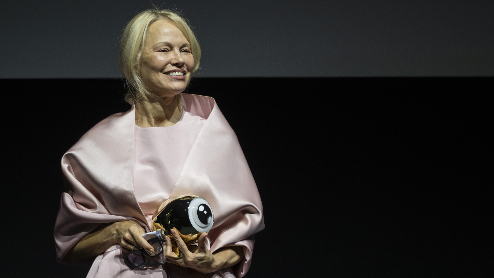 Pamela Anderson für ihre Karriere geehrt, © KEYSTONE/Ennio Leanza