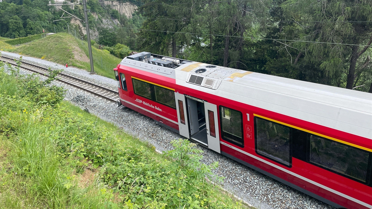 RhB-Wagen fängt während Fahrt Feuer, © Kantonspolizei Graubünden