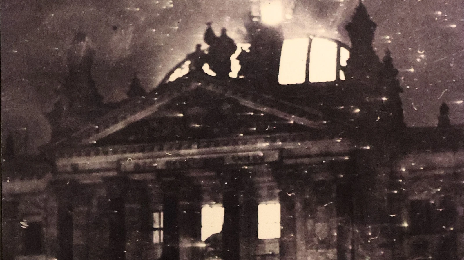 1933 Reichstag Yangını: Nazi Yönetiminin Krizi Siyasi Araca Dönüştürmesi, © shutterstock 1933 Reichstag Yangını: Nazi Yönetiminin Krizi Siyasi Araca Dönüştürmesi, © shutterstock