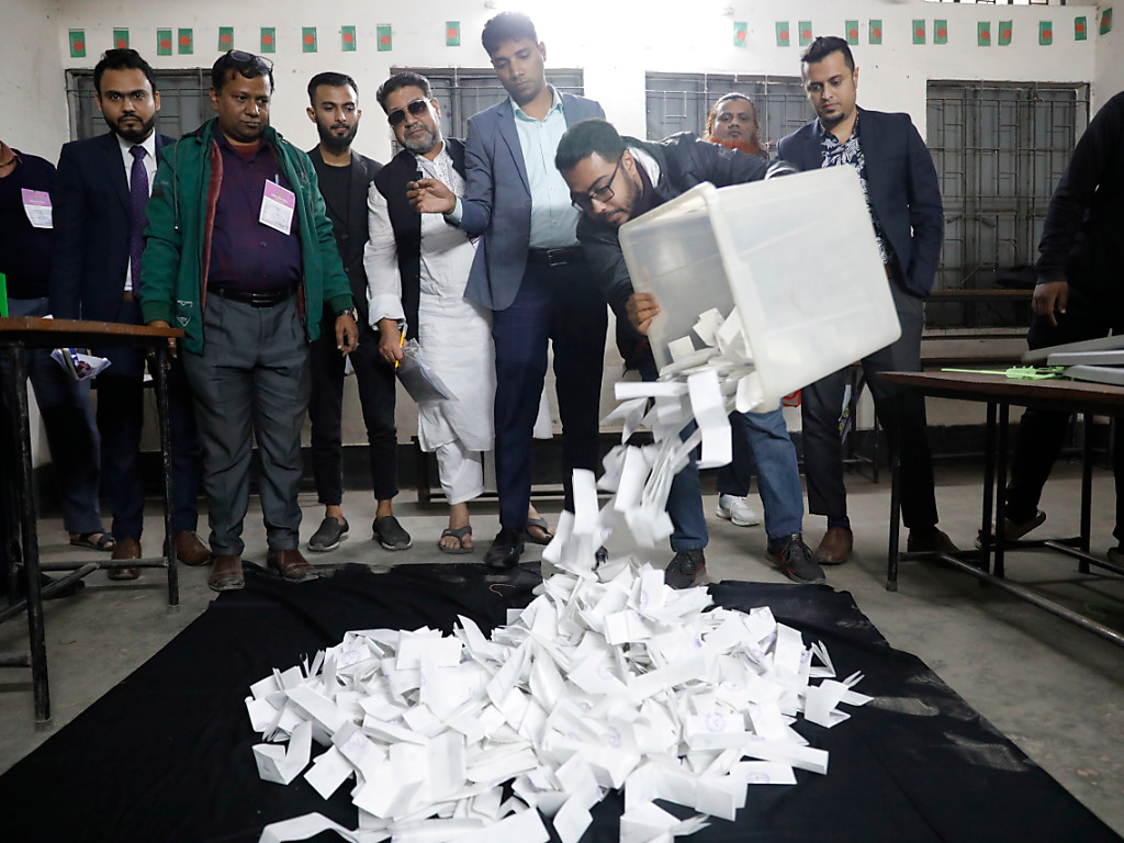 Gewalt überschattet Parlamentswahl in Bangladesch, © Mahmud Hossain Opu/AP/dpa