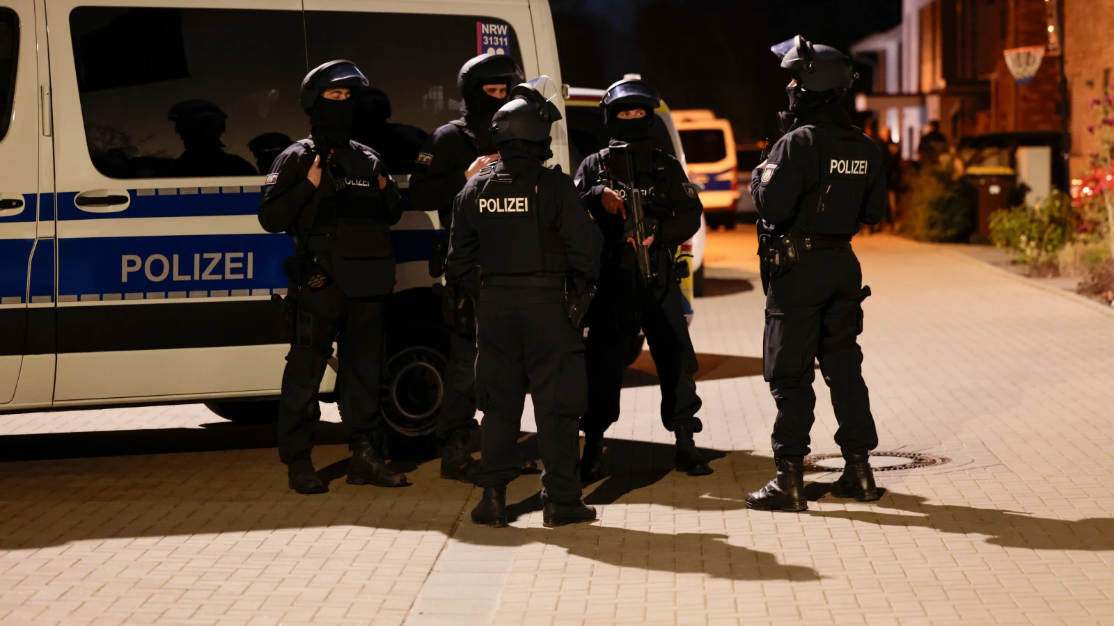 SEK Destekli Baskınlarda Organize Suç Şebekesine Darbe, © dpa SEK Destekli Baskınlarda Organize Suç Şebekesine Darbe, © dpa