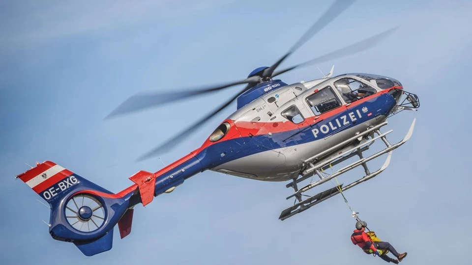 Schwere Frontalkollision fordert drei Verletzte, © Landespolizei Vorarlberg / Niederwolfsgruber Photography Schwere Frontalkollision fordert drei Verletzte, © Landespolizei Vorarlberg / Niederwolfsgruber Photography