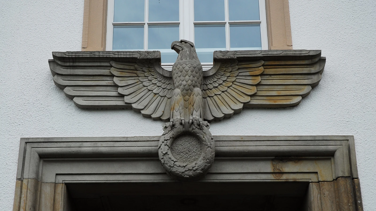 Nazi Sembolü "Reichsadler" Kamu Binalarında!, © BingenAmtsgericht Nazi Sembolü "Reichsadler" Kamu Binalarında!, © BingenAmtsgericht