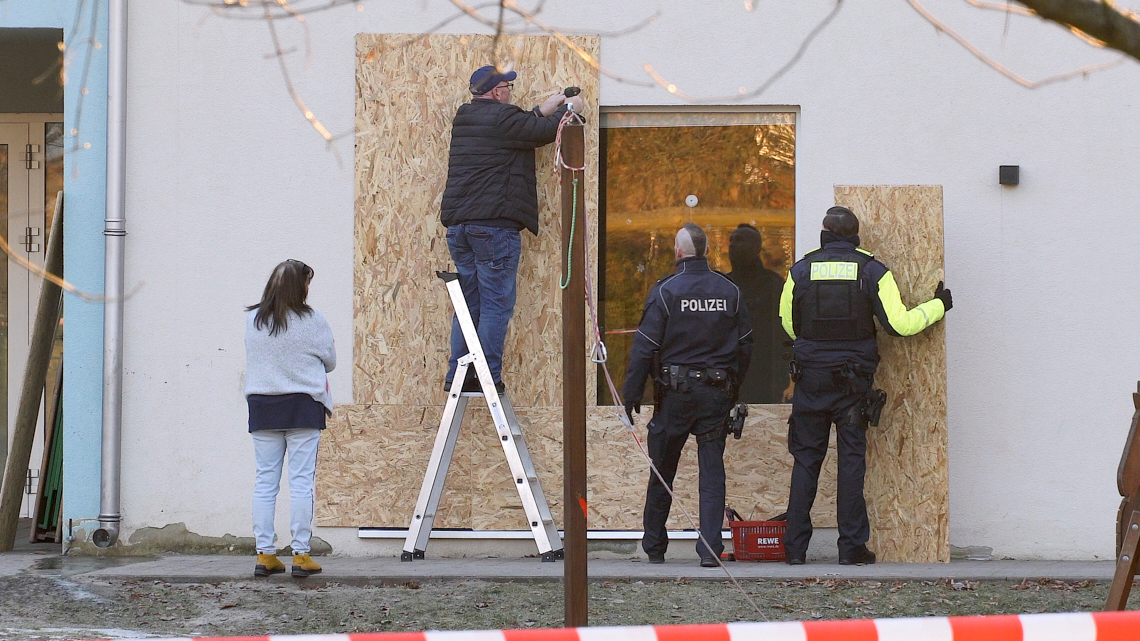 Berlin’de Kreşte Acı Olay: 5 Yaşındaki Çocuk Kapının Altında Kalarak Hayatını Kaybetti, © Michael Ukas/dpa