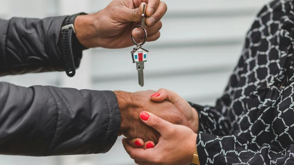 Zur eigenen Immobilie mit Plan, © RDNE Stock project Zur eigenen Immobilie mit Plan, © RDNE Stock project