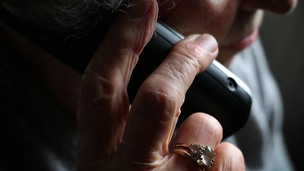 Polizei erwischt Geldkurier von Betrügern in Landquart, © Keystone/SDA Polizei erwischt Geldkurier von Betrügern in Landquart, © Keystone/SDA