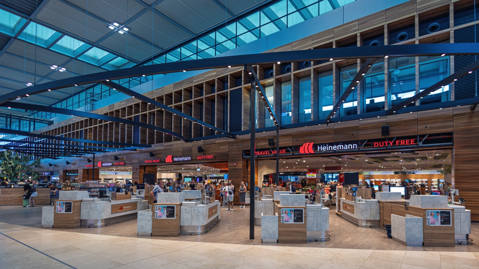 Berlin Havalimanı Ödül Aldı Ama Yolcu Memnuniyetinde Sınıfta Kaldı, © shutterstock Berlin Havalimanı Ödül Aldı Ama Yolcu Memnuniyetinde Sınıfta Kaldı, © shutterstock