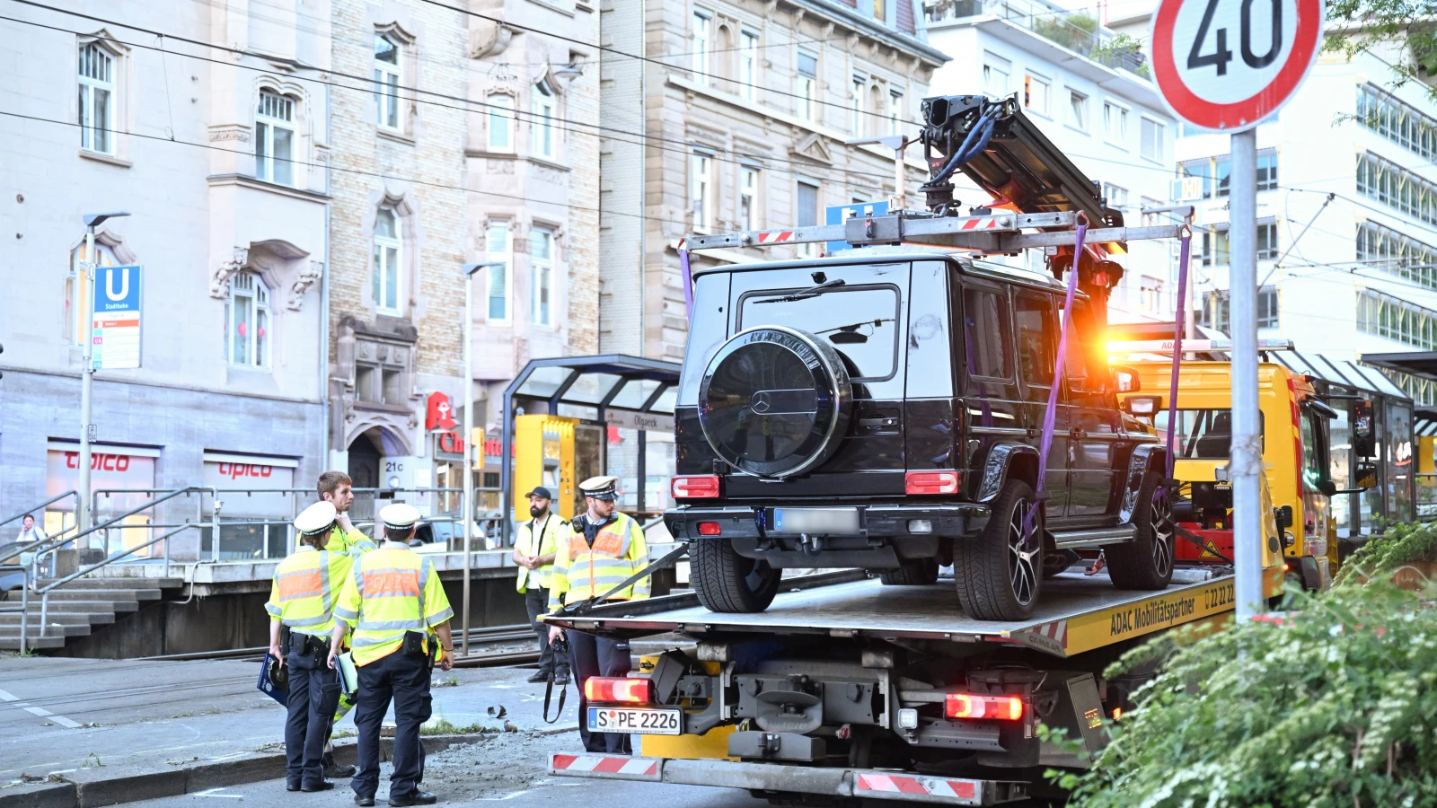 Stuttgart’ta bir SUV’un çarptığı yaya hayatını kaybetti; gözler yine tehlikeli kavşağa çevrildi, © Bernd Weißbrod/dpa Stuttgart’ta bir SUV’un çarptığı yaya hayatını kaybetti; gözler yine tehlikeli kavşağa çevrildi, © Bernd Weißbrod/dpa