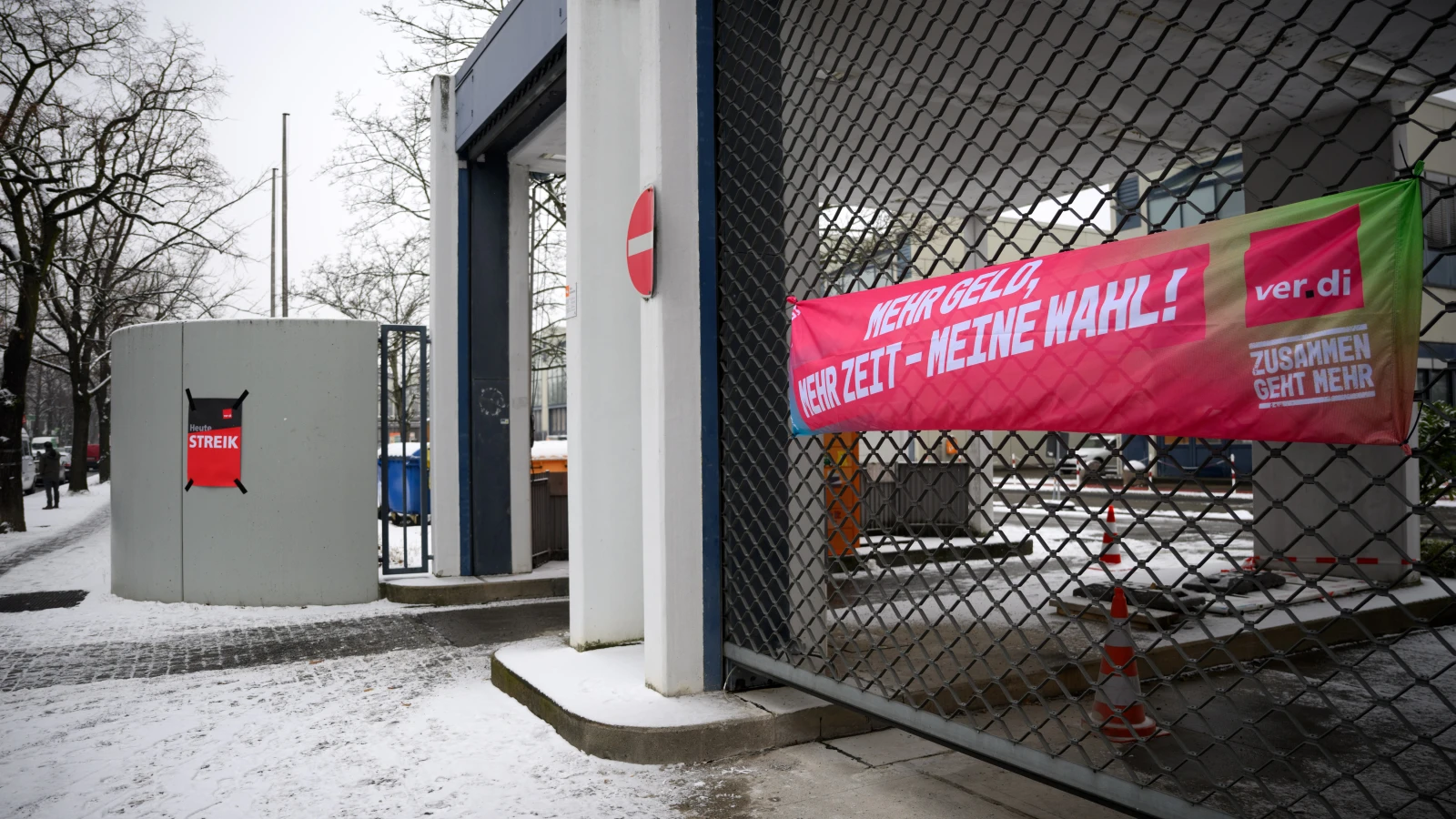 Yeni Uyarı Grevleri Çarşamba'dan Cuma'ya Devam Edecek!, © dpa Yeni Uyarı Grevleri Çarşamba'dan Cuma'ya Devam Edecek!, © dpa