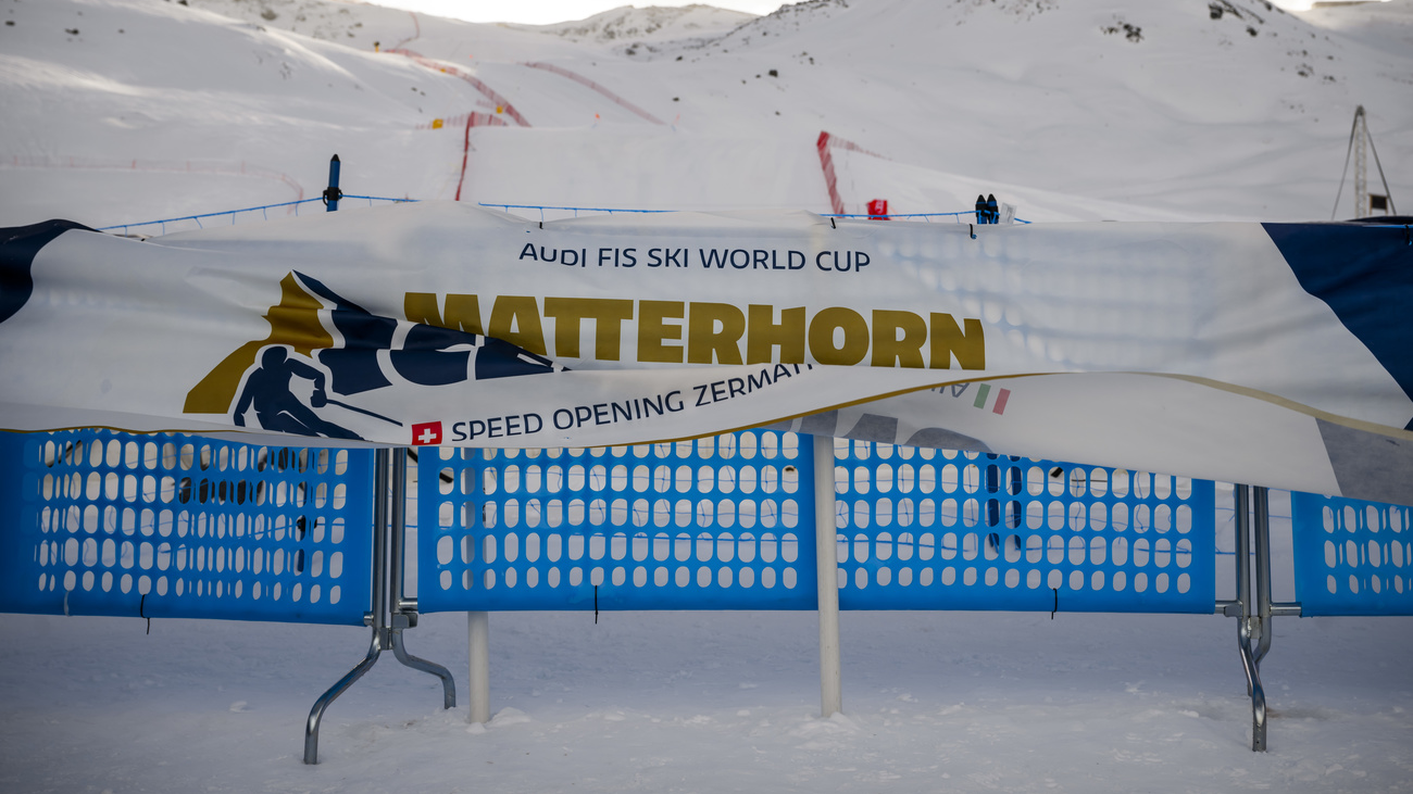Nun sind auch die Frauen von der ersten Absage eines Weltcup-Rennens in diesem Winter betroffen. In Zermatt/Cervinia kann wegen des starken Windes die für Samstag geplante Abfahrt nicht stattfinden., © Keystone-SDA