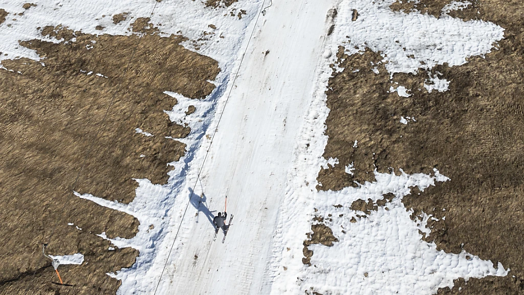 Für die Wintersportferien fehlt es in tiefen Lagen an Schnee, © Keystone / SDA / Symbolbild Für die Wintersportferien fehlt es in tiefen Lagen an Schnee, © Keystone / SDA / Symbolbild