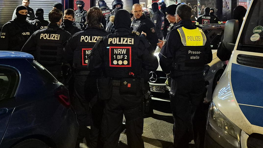 Kaçak Shisha Operasyonu: Uyuşturucu ve Nakit Ele Geçirildi!, © Sascha Thelen/dpa