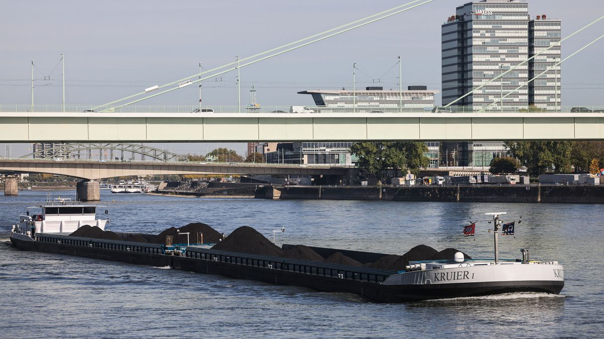 'Kohlefrachter' Ren Nehri’nde Karaya Oturdu!, © Oliver Berg/dpa