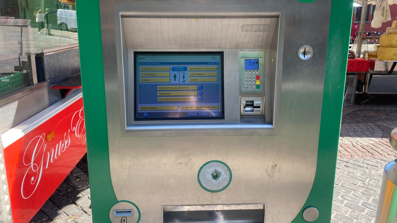 In Zukunft gibt es nur noch bargeldlose Billettautomaten, © Radio Basilisk