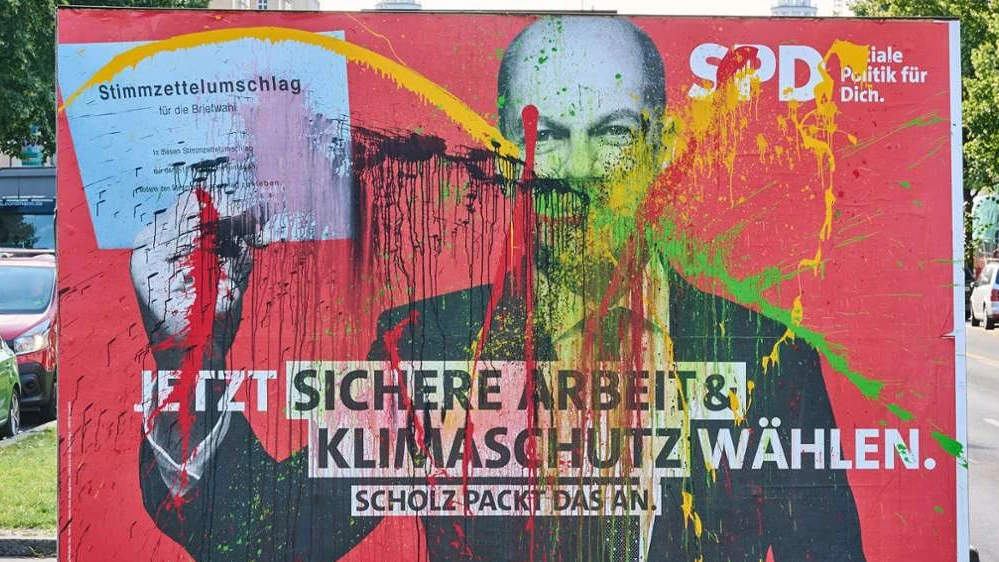 Parti Binasına Nazi Sembolleri Püskürtüldü Parti Binasına Nazi Sembolleri Püskürtüldü