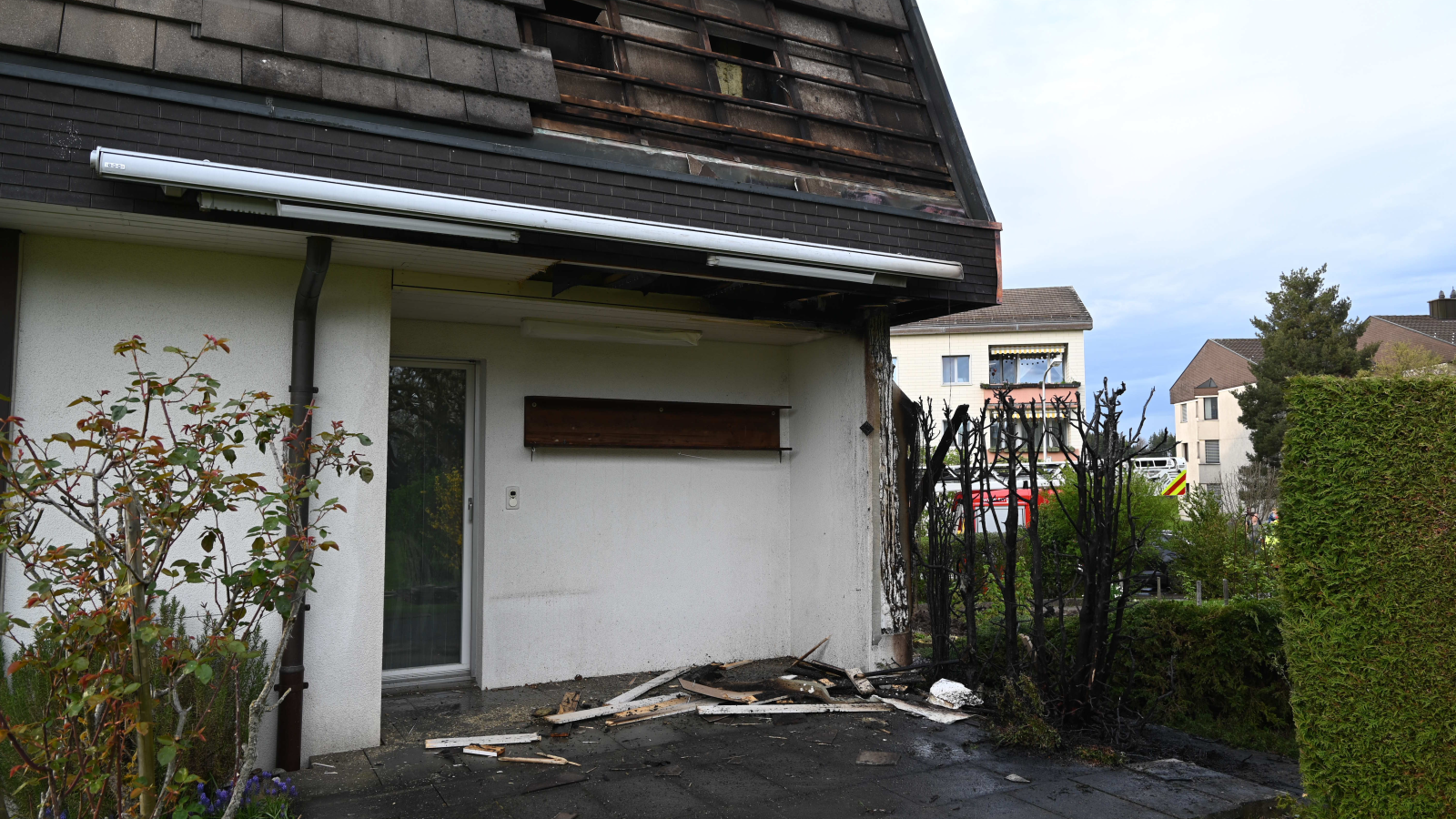 In Gossau greift ein Feuer einer Hecke auf Haus über, © Kantonspolizei St. Gallen