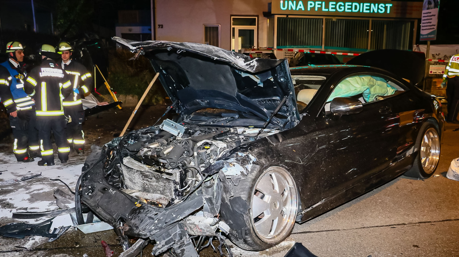 Baden-Württemberg eyaletindeki Ludwigsburg kentinde, yasa dışı bir otomobil yarışı sırasında meydana gelen kazada iki genç kadın hayatını kaybetti. , © Andreas Rometsch/KS-Images.de/dpa