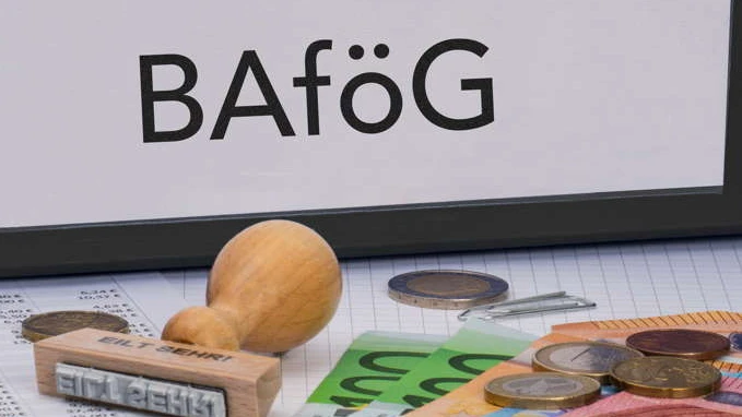 Almanya'da Öğrencilere 1000 Euro Startgeld 'BAföG' , © skywalk154 Almanya'da Öğrencilere 1000 Euro Startgeld 'BAföG' , © skywalk154