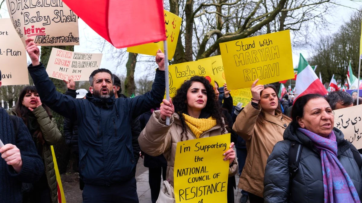 Hamburg’da sürgündeki İranlılardan rejim karşıtı protesto!, © Marcus Golejewski/dpa Hamburg’da sürgündeki İranlılardan rejim karşıtı protesto!, © Marcus Golejewski/dpa