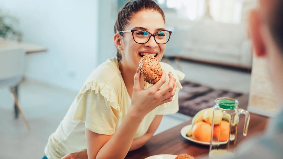 Vücudun Gizli Dili: Duygularını Ele Veren 6 Bedensel Sinyal!, © © ©jovanmandic/Petersen & Partner Pharma Marketing GmbH/obs Vücudun Gizli Dili: Duygularını Ele Veren 6 Bedensel Sinyal!, © © ©jovanmandic/Petersen & Partner Pharma Marketing GmbH/obs