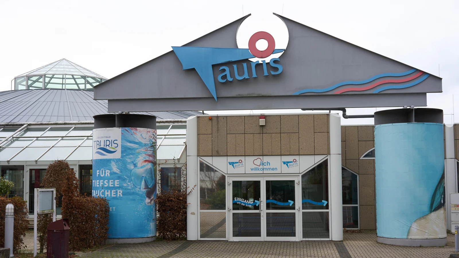 Rheinland-Pfalz’ın kuzeyindeki Mülheim-Kärlich kasabası, Tauris adlı yüzme havuzunu 1 Euroya satışa çıkardı. , © Foto: Thomas Frey/dpa Rheinland-Pfalz’ın kuzeyindeki Mülheim-Kärlich kasabası, Tauris adlı yüzme havuzunu 1 Euroya satışa çıkardı. , © Foto: Thomas Frey/dpa