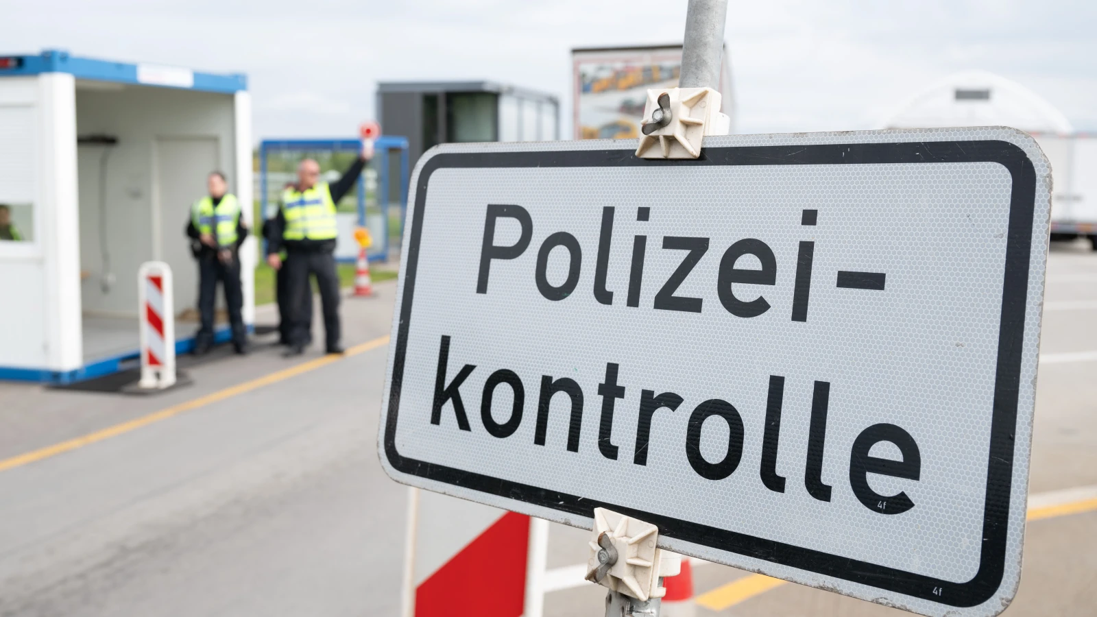 Belçika, Lüksemburg ve Fransa Sınırlarında Ek Kontroller Başlıyor, © dpa Belçika, Lüksemburg ve Fransa Sınırlarında Ek Kontroller Başlıyor, © dpa