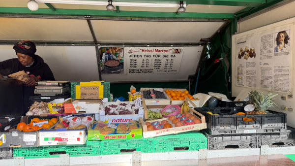 Spezieller Verkaufsstart am Marronisstand auf dem Fronwagplatz, © Radio Munot