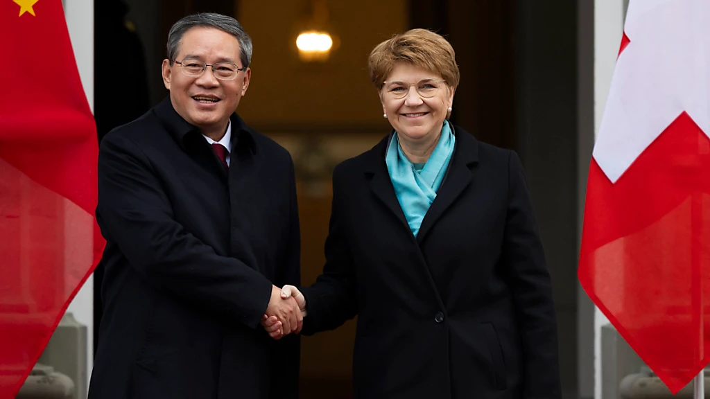 Bundespräsidentin Amherd begrüsst chinesischen Premier Li Qiang, © ZVG Bundespräsidentin Amherd begrüsst chinesischen Premier Li Qiang, © ZVG