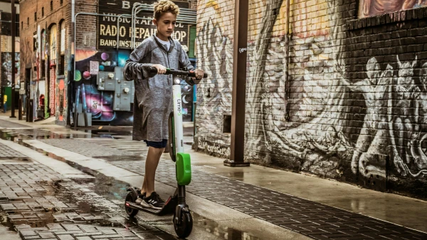 Uffreger vo dr Wuche: Die frisierten E-Trottis, © Brett Sayles Uffreger vo dr Wuche: Die frisierten E-Trottis, © Brett Sayles