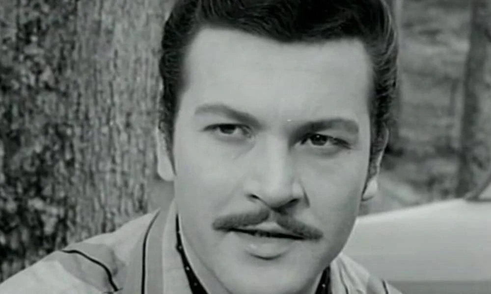 Kartal Tibet'in Oğlu da Ünlü Oyuncu Çıktı: Şaşırtan Gerçek Kartal Tibet'in Oğlu da Ünlü Oyuncu Çıktı: Şaşırtan Gerçek