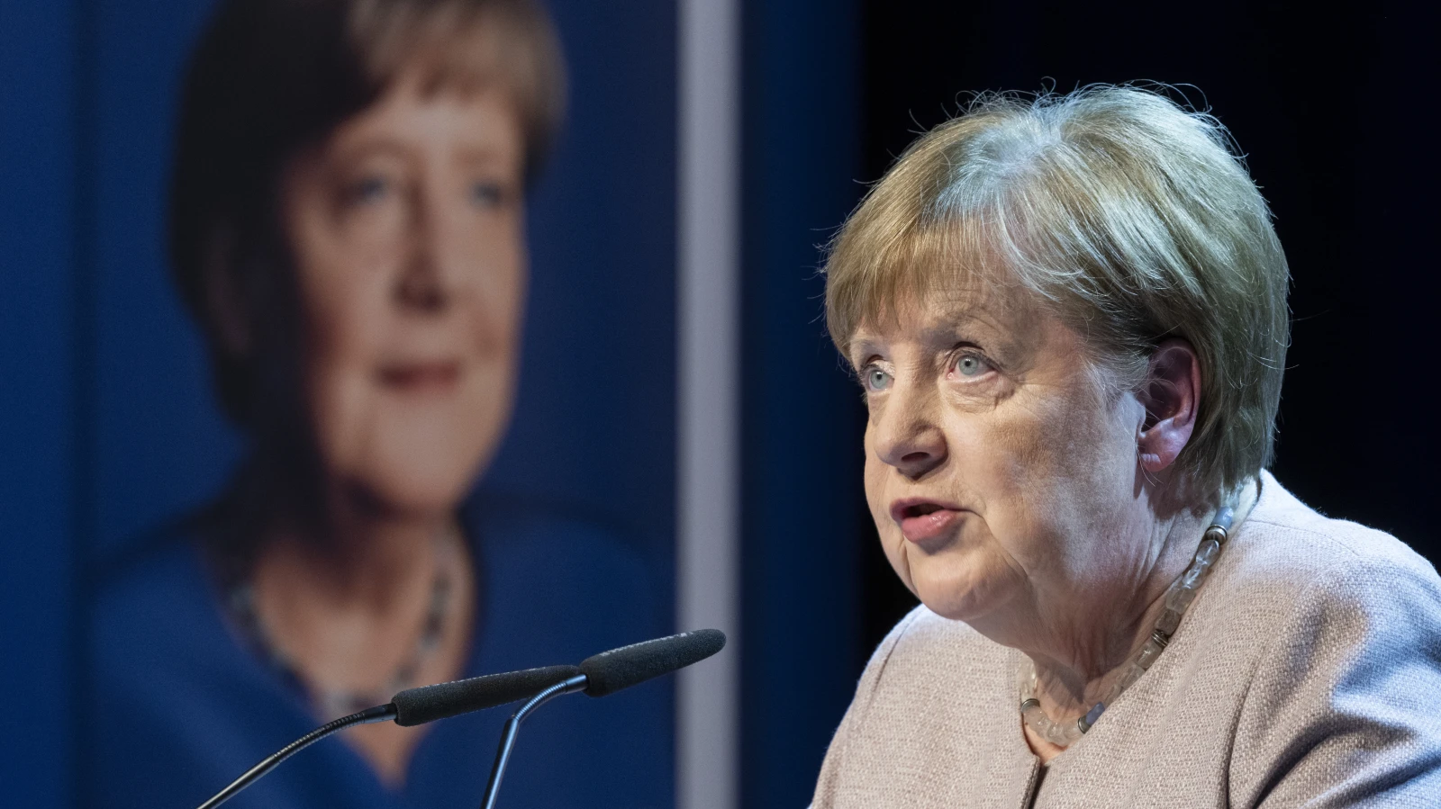 Merkel'den Tarihi Uyarı: "AfD ile Çoğunluk Kabul Edilemez", © Ennio Leanza/KEYSTONE/dpa Merkel'den Tarihi Uyarı: "AfD ile Çoğunluk Kabul Edilemez", © Ennio Leanza/KEYSTONE/dpa