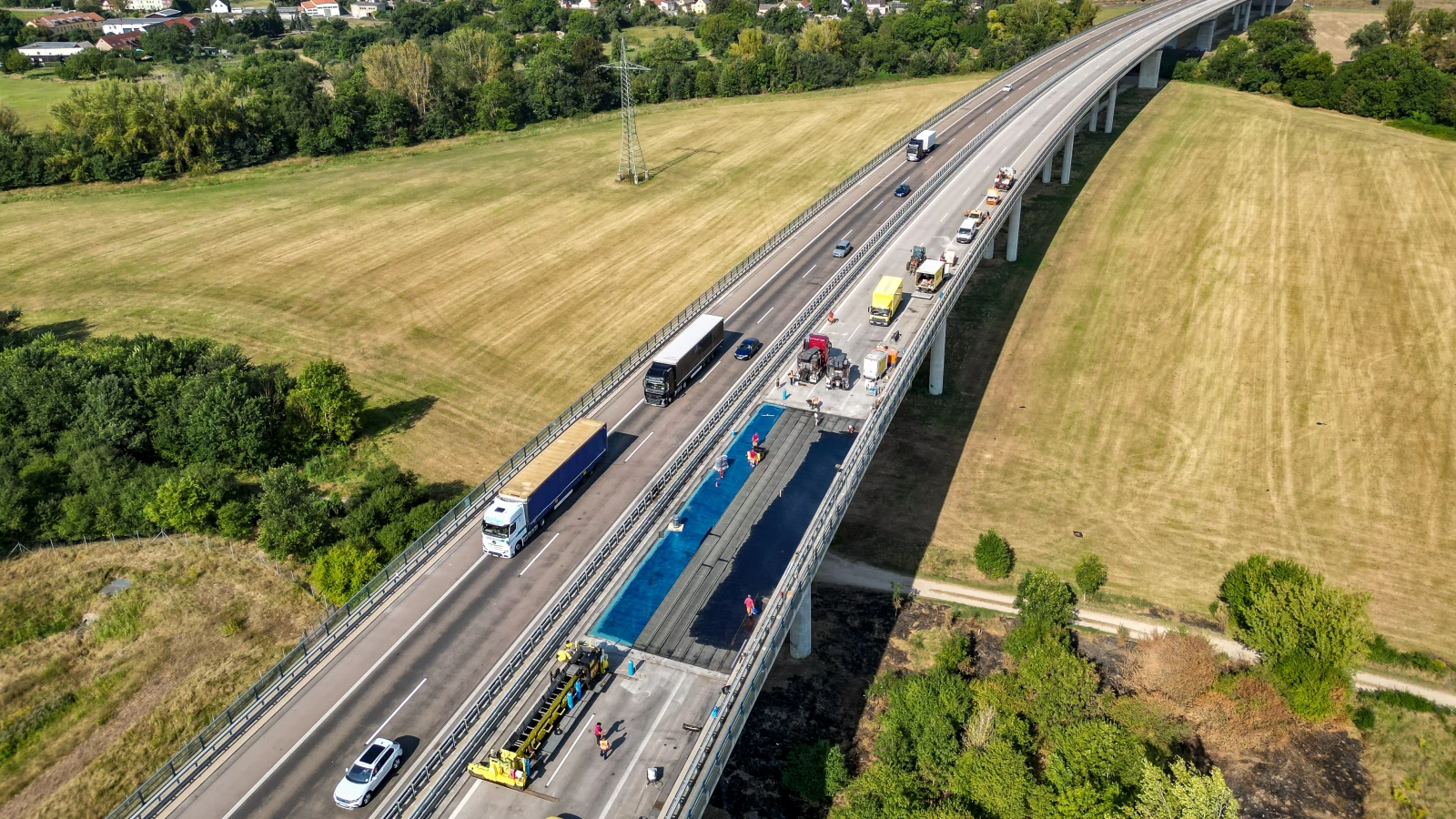 Harap Yollar Ulaşıma Engel! , © dpa Harap Yollar Ulaşıma Engel! , © dpa