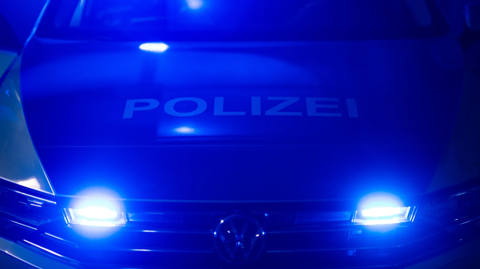 Berlin’de Film Gibi Takip: Çalıntı Araç Polis Araçlarını Çarparak Kaçtı!, © dpa Berlin’de Film Gibi Takip: Çalıntı Araç Polis Araçlarını Çarparak Kaçtı!, © dpa