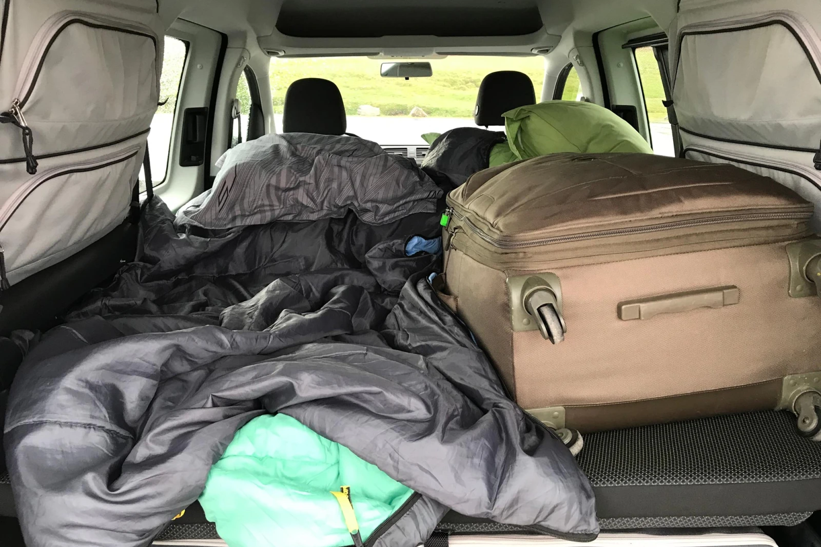 Wie ladet ihr eure Koffer im Camper richtig?, © Alisa_Ch / Shutterstock.com Wie ladet ihr eure Koffer im Camper richtig?, © Alisa_Ch / Shutterstock.com