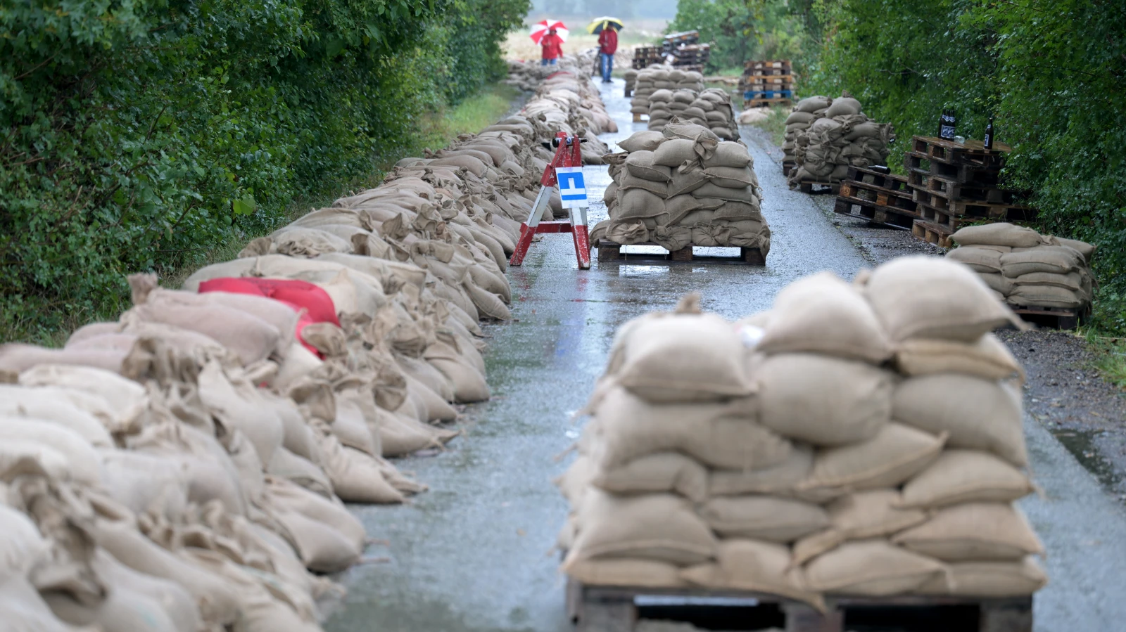 Hochwassersituation bleibt auch heute prekär, © Keystone / APA / Roland Schlager / Symbolbild Hochwassersituation bleibt auch heute prekär, © Keystone / APA / Roland Schlager / Symbolbild