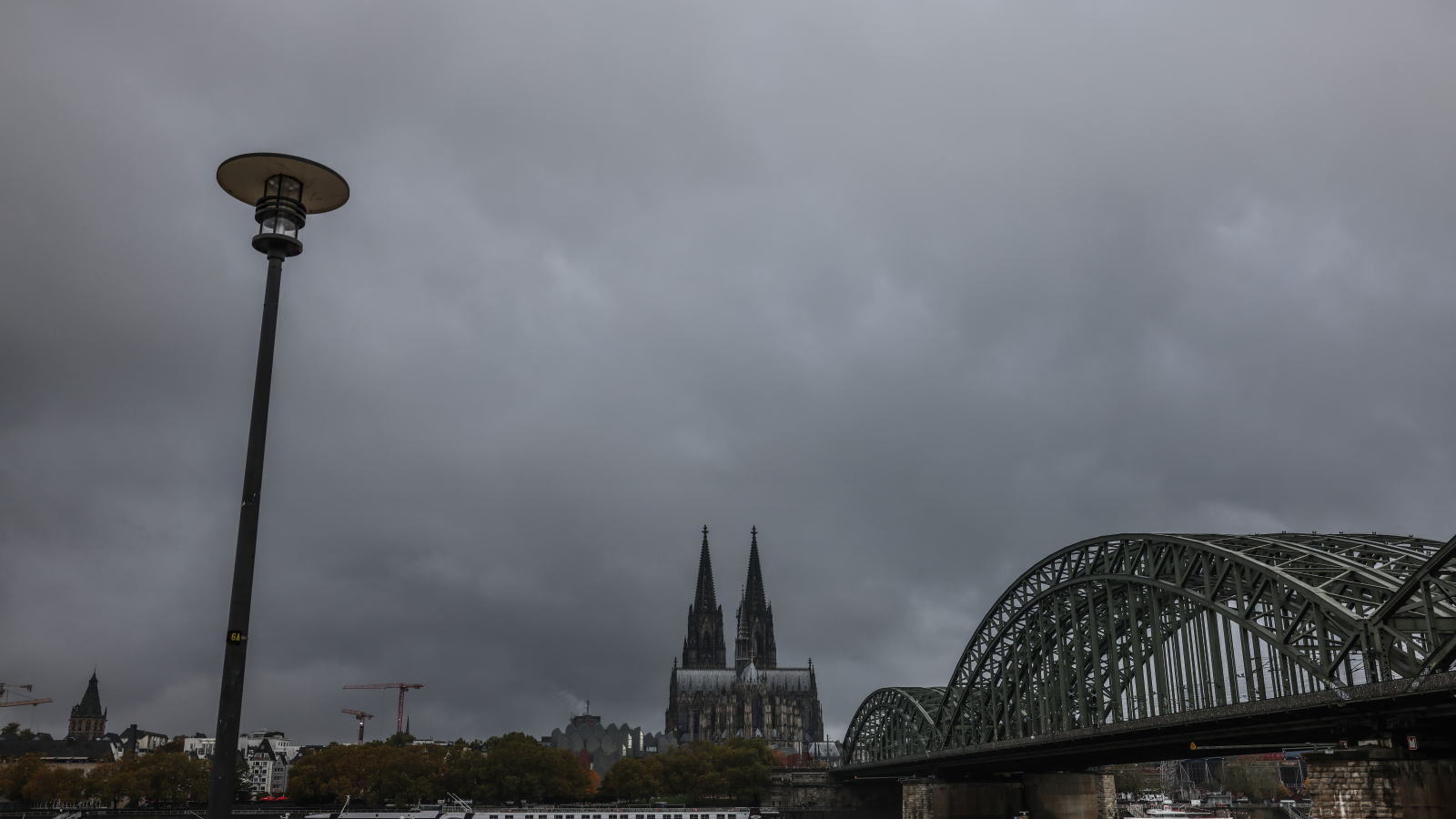 Kölner Hauptbahnhof´da Sinyal Sistemi Yenilemesi, © Oliver Berg/dpa
