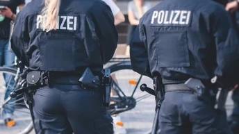 Bremen´de Çocuk Pornografik İçerikler İeren Bir Şebekeye Baskın, © shutterstock Bremen´de Çocuk Pornografik İçerikler İeren Bir Şebekeye Baskın, © shutterstock