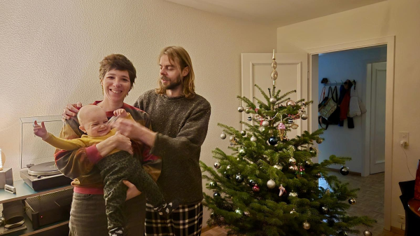 Der letzte Weihnachtsbaum nach dem Zügelstress, © Radio Basilisk 