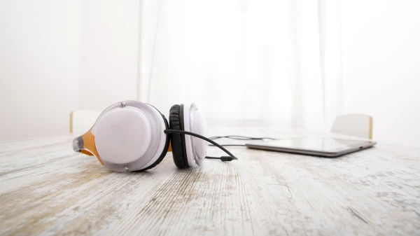 ONLINE AUDIO: SO PERSÖNLICH KANN REICHWEITE SEIN, © shutterstock ONLINE AUDIO: SO PERSÖNLICH KANN REICHWEITE SEIN, © shutterstock