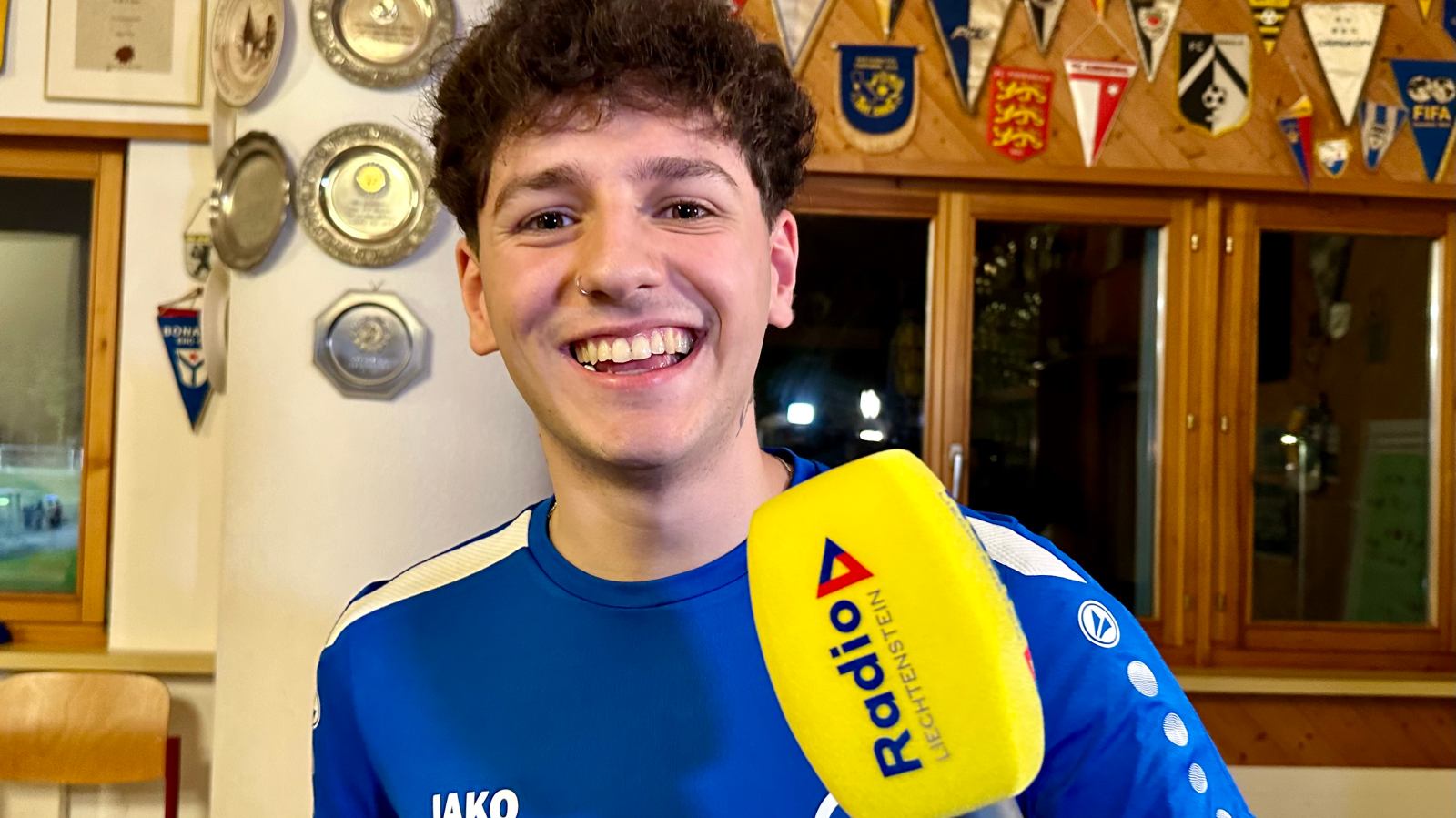 Influencer El Scarso zu Gast beim FC Balzers, © Radio Liechtenstein