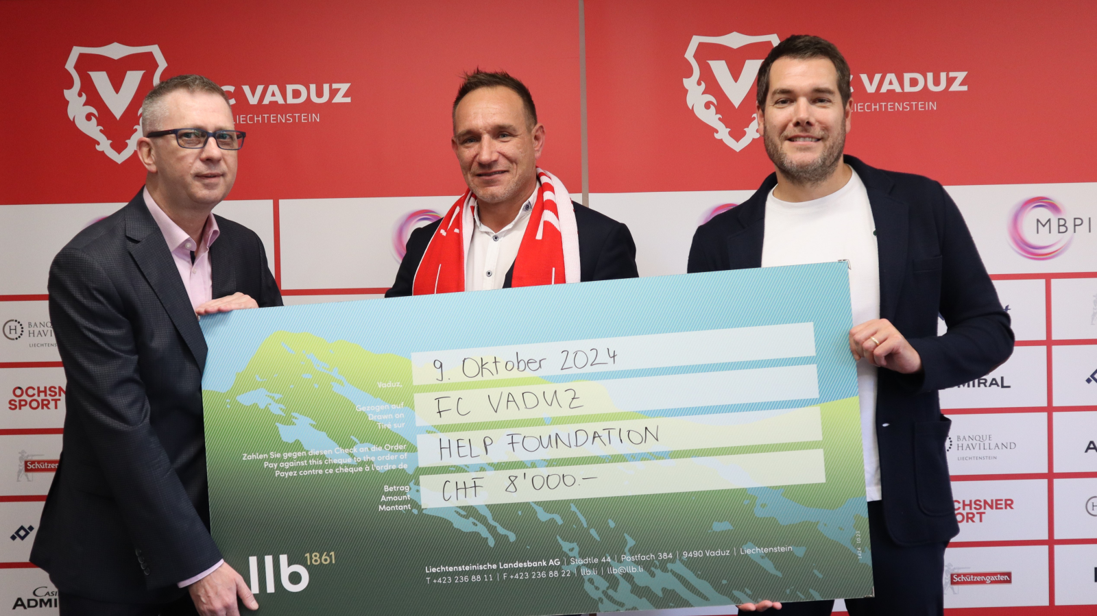 8000 Franken für "Help Foundation", © FC Vaduz