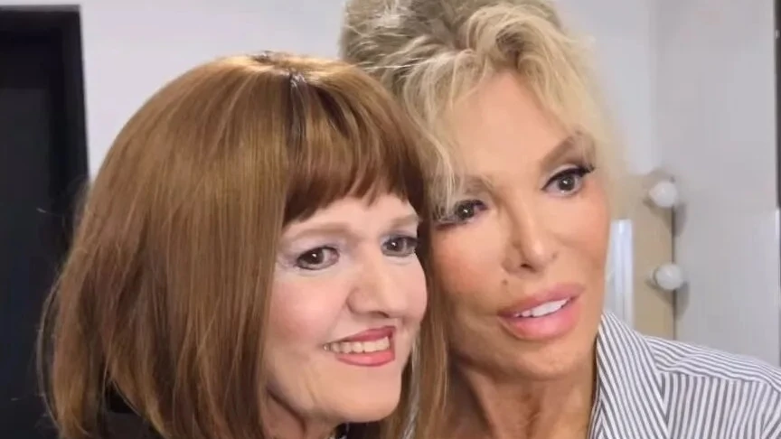 Efsaneler Buluştu: Ajda Pekkan ve Gülden Karaböcek Harbiye'de Hasret Giderdi, © Snob Magazin Efsaneler Buluştu: Ajda Pekkan ve Gülden Karaböcek Harbiye'de Hasret Giderdi, © Snob Magazin