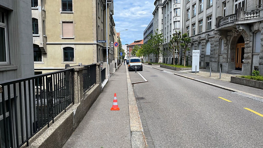 Frau wird bei Entreissdiebstahl in St. Gallen verletzt, © Kapo St. Gallen Frau wird bei Entreissdiebstahl in St. Gallen verletzt, © Kapo St. Gallen