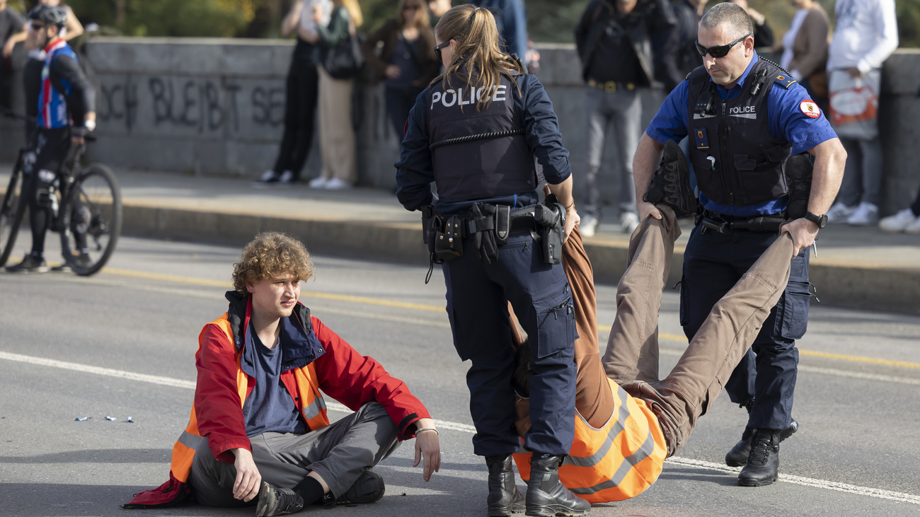 Klimakleber steht vor Zürcher Bezirksgericht, © Bild: Keystone-SDA