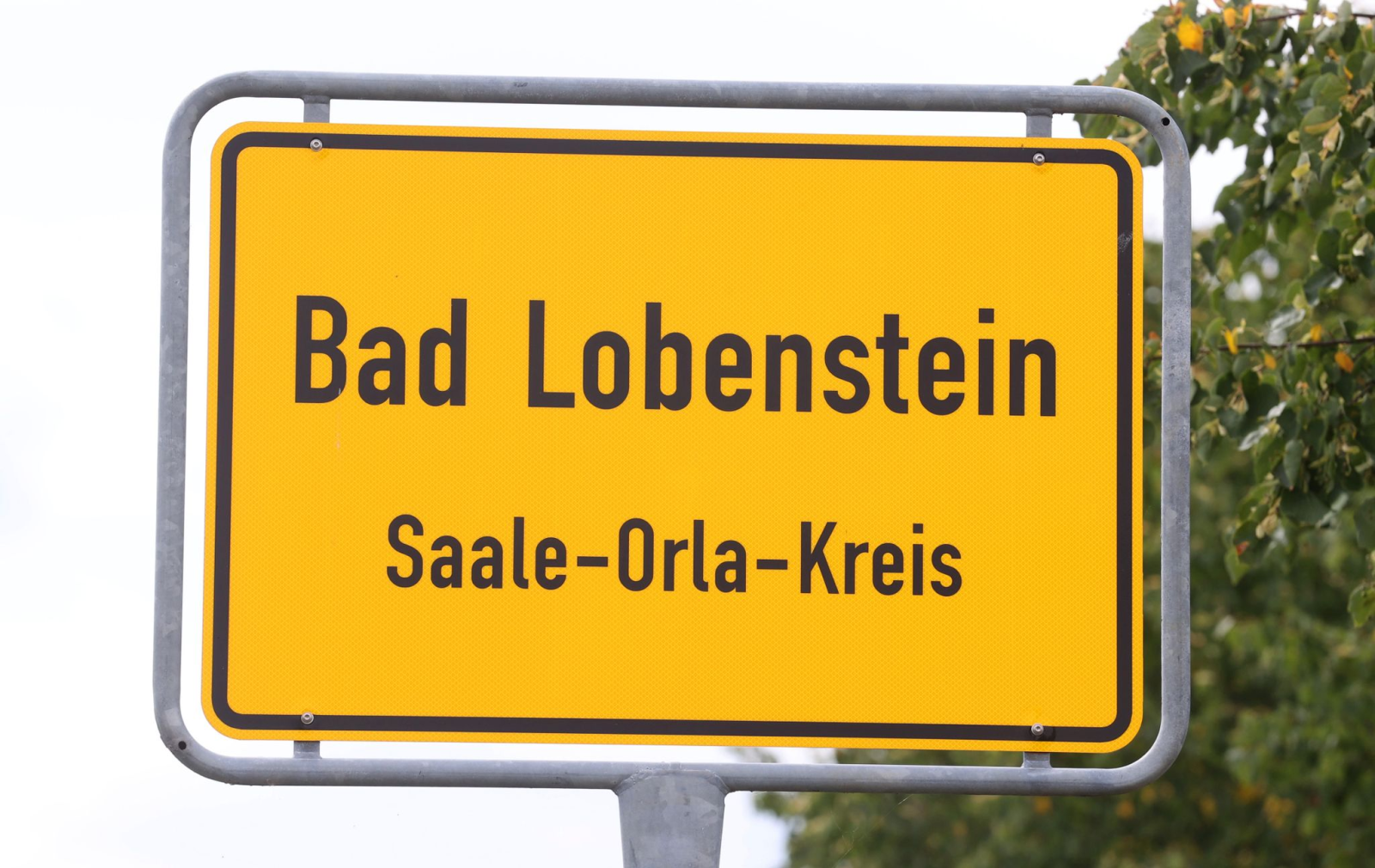 Das Ortseingangsschild von Bad Lobenstein.