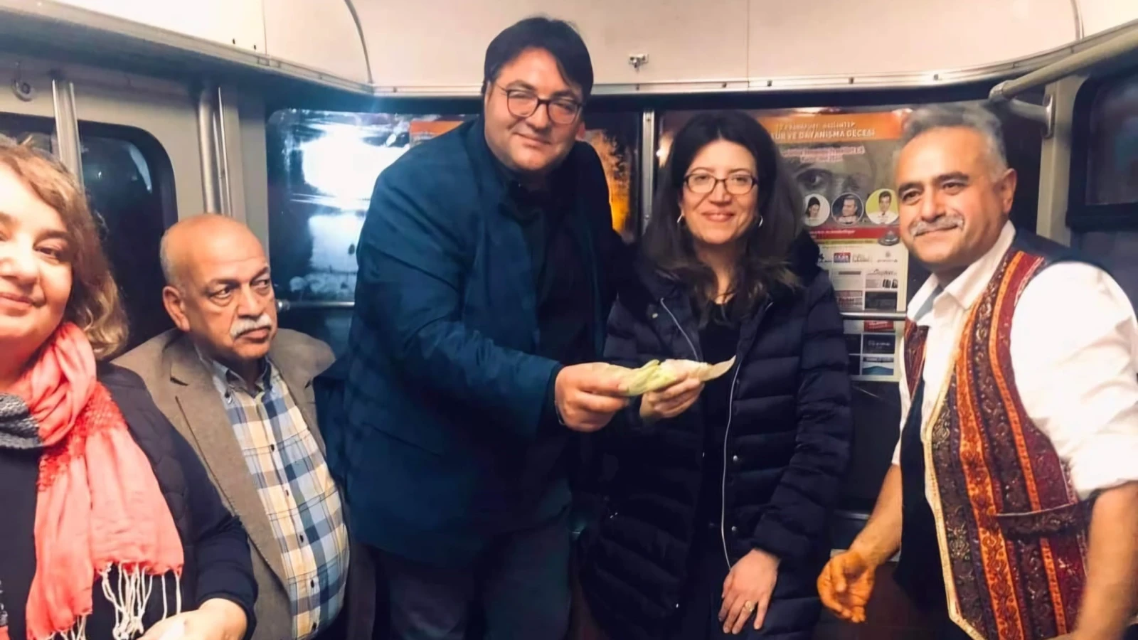 Tramvay ’da Çiğ Köfte, Baklava ve Şenlik Vardı, © Gaziantep Derneği Tramvay ’da Çiğ Köfte, Baklava ve Şenlik Vardı, © Gaziantep Derneği