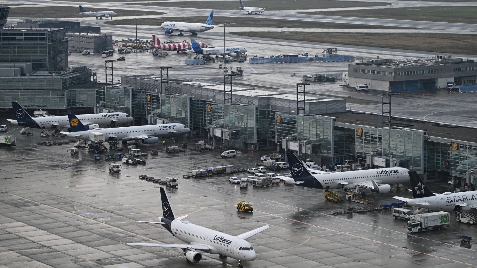 Frankfurt Havalimanı’ndan Yaz Tatili Öncesi Güvence: Artık Daha Dakiğiz!, © dpa Frankfurt Havalimanı’ndan Yaz Tatili Öncesi Güvence: Artık Daha Dakiğiz!, © dpa