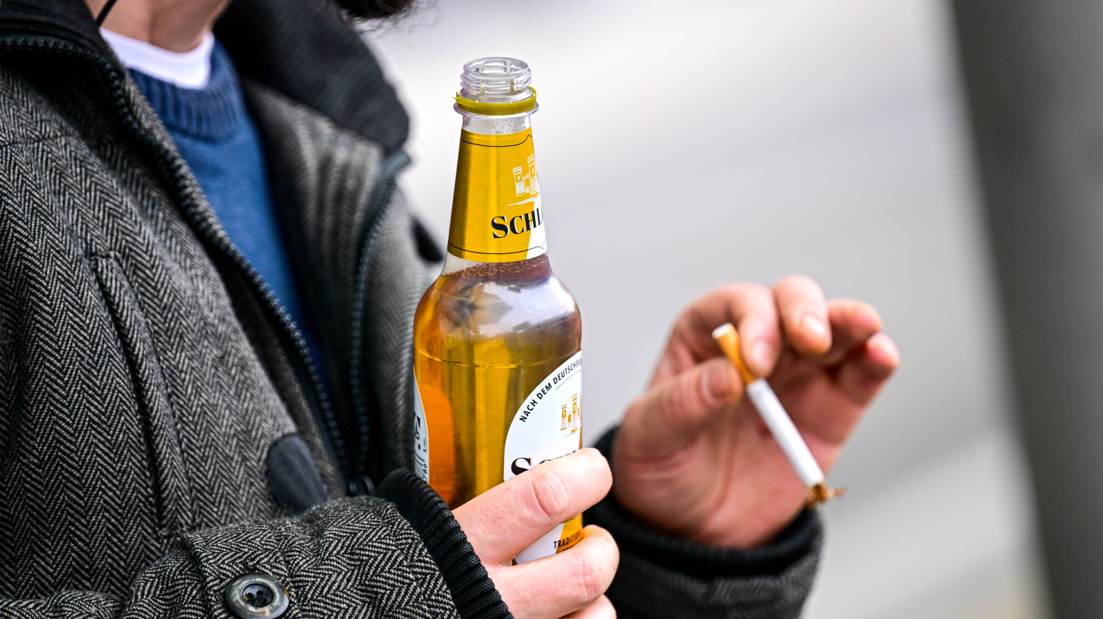 Bremen Hauptbahnhof'ta Alkol Yasağı Başladı: Yolculara Uyarı, Güvenlik İçin Yeni Adım, © Sina Schuldt/dpa