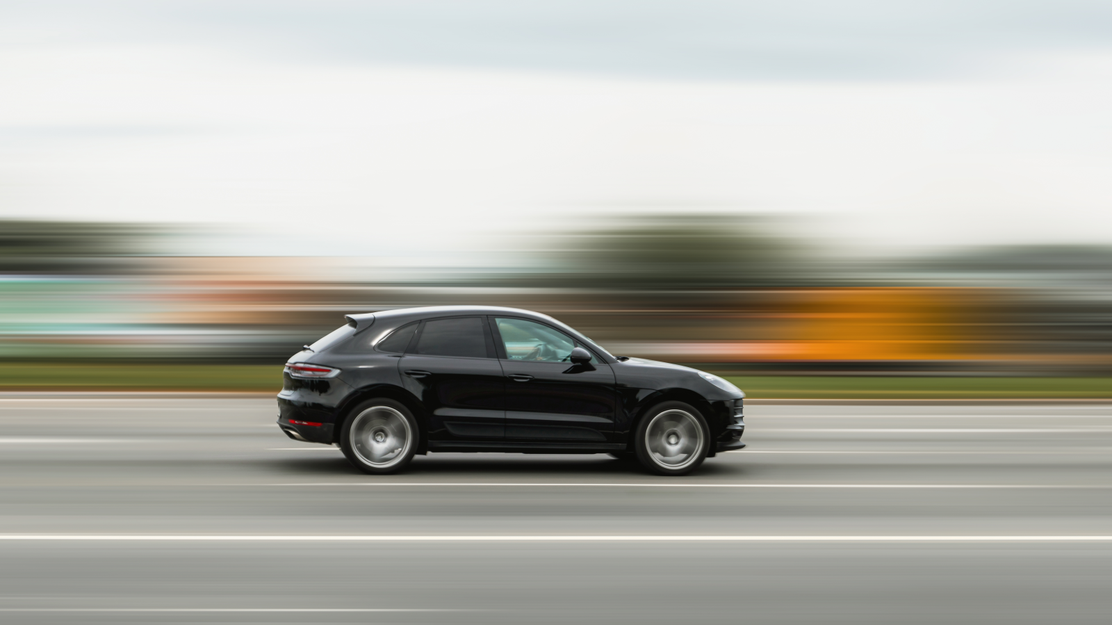 204 km Hızla İlerleyen Sürücü Ağır Ceza Aldı, © shutterstock