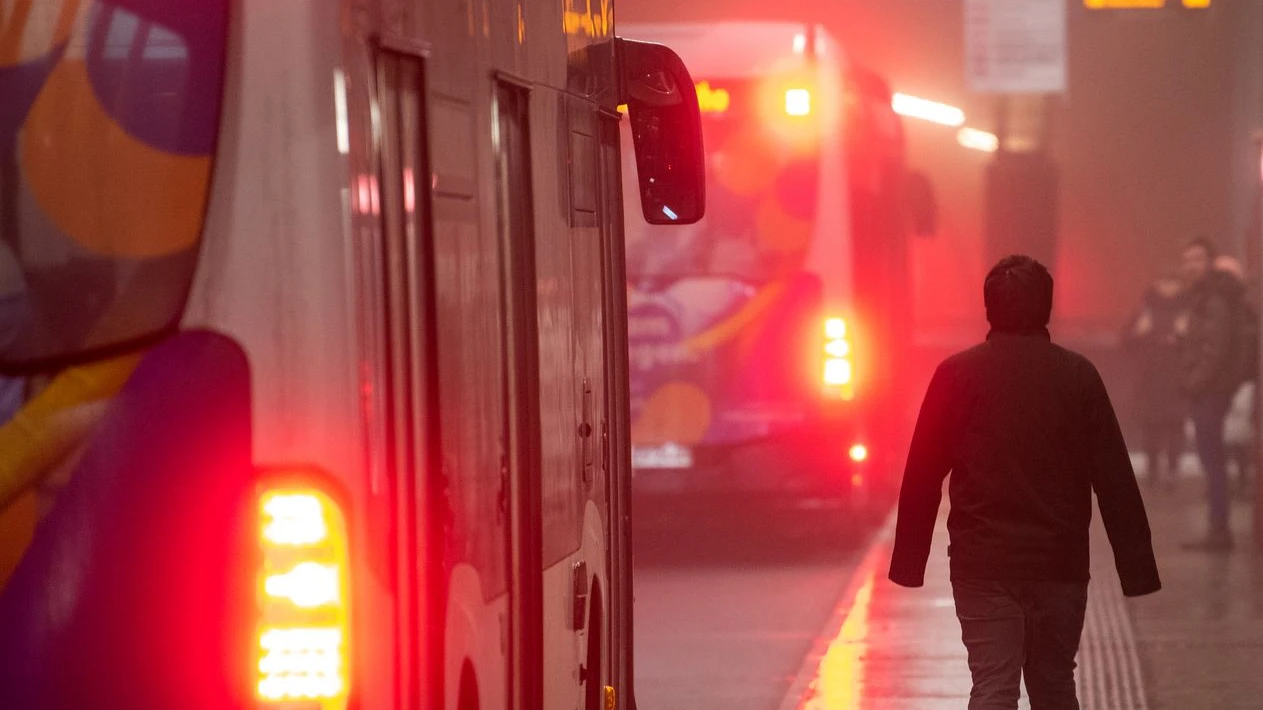 Hamburg’da Buzlanma Sonrası Bazı Yollar Bozuldu!, © Daniel Bockwoldt/dpa Hamburg’da Buzlanma Sonrası Bazı Yollar Bozuldu!, © Daniel Bockwoldt/dpa